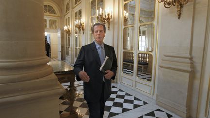 Le pr&eacute;sident du Conseil constitutionnel, Jean-Louis Debr&eacute;, arrive pour y pr&eacute;sider une audience, le 20 juillet 2010, &agrave; Paris. (FRANCOIS GUILLOT / AFP)