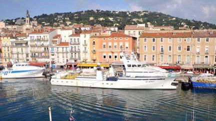 Le chalutiers de Sète au mouillage dans le grand canal. Derrière, le Mont Saint-Clair. (PATRICE THEBAULT / ONLY FRANCE)