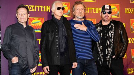 Led Zeppelin en 2012 lors de la commercialisation du DVD et de l'album du concert "Celebration Day" capté en 2007 au O2 Arena de Londres. De gauche à droite : John Paul Jones, Jimmy Page, Robert Plant et Jason Bonham. (EVAN AGOSTINI / AP/ SIPA)