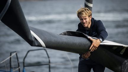 François Gabart sur un trimaran au large du Finistère, le 29 août 2024. Photo d'illustration. (KEVIN GUYOT / OUEST-FRANCE / MAXPPP)