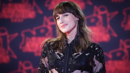 La chanteuse Juliette Armanet à Cannes (Alpes-Maritimes) le 20 novembre 2021 (FRED DUGIT / MAXPPP)