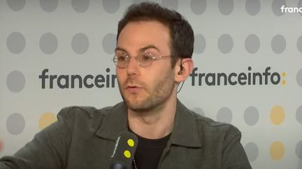 Clément Viktorovitch dans Entre les lignes, sur franceinfo, le 19 avril 2022. (FRANCEINFO / RADIO FRANCE)