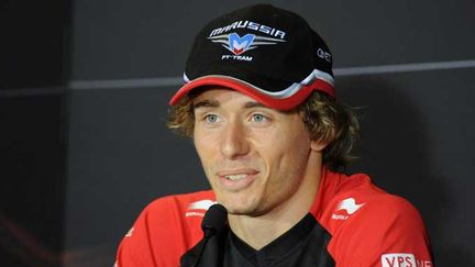 Charles Pic dans sa nouvelle combinaison de pilote officiel Marussia