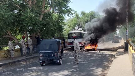 Des violences éclatent à Nyala, capitale du Darfour du Sud (Soudan), le 17 octobre 2021. (ABDELMONIM MADIBU / AFP)