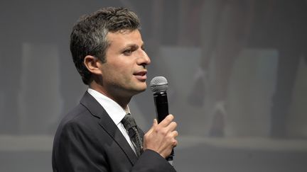 le dirigeant de Paris Première Jonathan Curiel présente la soirée spéciale diffusée ce lundi 12 décembre pour les 30 ans de la chaîne (BERTRAND GUAY / AFP)