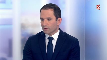 Benoit Hamon sur le plateau du journal de 20 heures de France 2,&nbsp;le 30 janvier 2017 (FRANCE 2)