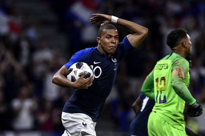 Kylian Mbappé, auteur du but tricolore face aux Etats-Unis, samedi 9 juin 2018 au Groupama Stadium de Décines (Rhône). (JEFF PACHOUD / AFP)