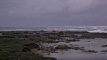 Une tempête s’annonce sur la façade ouest de la France. Le point, dimanche 15 janvier, avec le journaliste Thomas Paga, en duplex depuis Saint-Malo, en Ille-et-Vilaine. (FRANCE 2)