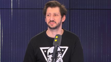 Dans ce deuxième épisode, Monsieur Poulpe s'entoure des youtubeurs Mister V et Marion Seclin. (FRANCEINFO / RADIOFRANCE)