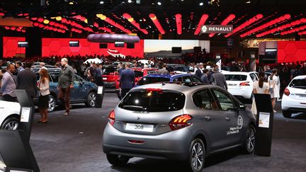 Lors du Mondial de l'automobile, le 29 septembre 2016 à Paris. (MUSTAFA SEVGI / ANADOLU AGENCY via AFP)