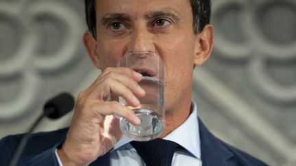 Manuel Valls a droit à une voiture avec chauffeur, un assistant et des gardes du corps. (JOSEP LAGO / AFP)