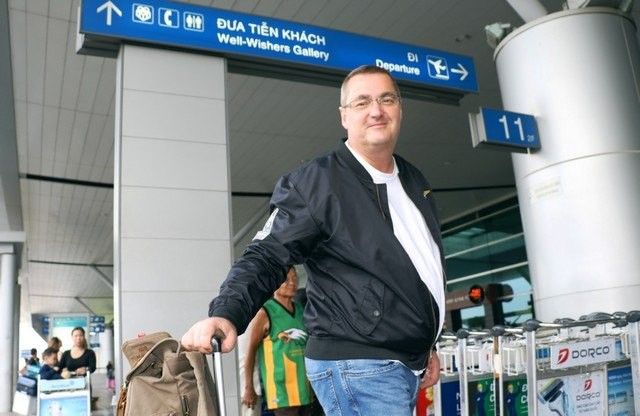 Thierry Houalard,&nbsp;directeur général de National Tours, à l'aéroport de Saigon (Ho Chi Minh Ville). "On a tous des histoires plus ou moins arrangées avec cette destination très lointaine"&nbsp; &nbsp; (YVES POUCHARD)