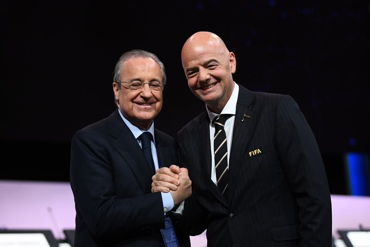 Florentino Pérez et Gianni Infantino (FRANCK FIFE / AFP)