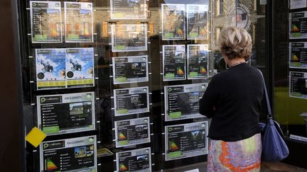 Devant une agence immobilière bretonne, en septembre 2013. (ALAIN LE BOT / PHOTONONSTOP via AFP)