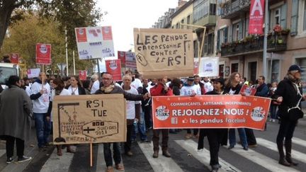 Plus de 500 commer&ccedil;ants, chefs d'entreprise et artisans manifestent contre leur syst&egrave;me de protection sociale, &agrave; Carcassonne (Aude), le 17 novembre 2014. (FREDERIC GUIBAL / FRANCE 3 LANGUEDOC ROUSSILLON)