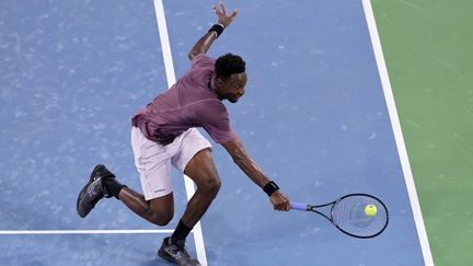 Le Français Gaël Monfils lors de sa victoire contre l'Espagnol Carlos Alcaraz à Cincinnati, le 15 août 2024. (DYLAN BUELL / AFP)