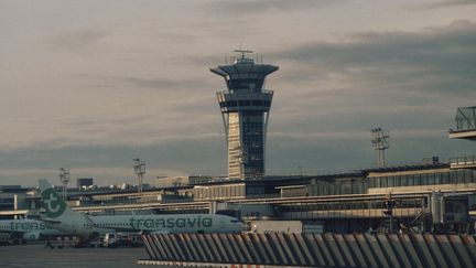 Une tour de contrôle de l'aéroport de Paris-Orly, le 29 septembre 2023. (BENOIT DURAND / HANS LUCAS / AFP)