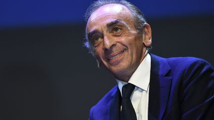 Eric Zemmour avant un discours pour la promotion de son livre à Béziers, le 16 octobre 2021. (CHRISTOPHE SIMON / AFP)