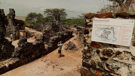 L'île de Kunta Kinteh sur le fleuve Gambie, important comptoir&nbsp;ouest-africain pour le commerce des esclaves au XVIIIe siècle,&nbsp;figure dans un circuit de tourisme mémoriel. Photo prise le 19 juillet 2019. (ZOHRA BENSEMRA / REUTERS)