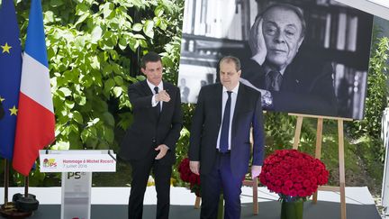 Le PS rend hommage à Michel Rocard, en présence de son Premier secrétaire Jean-Christophe Cambadélis et du Premier ministre Manuel Valls. (MAXPPP)