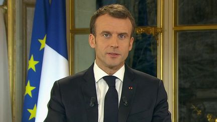 Emmanuel Macron : quatre mesures en faveur des "gilets jaunes"