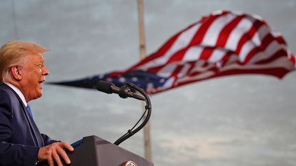 Donald Trump lors d'un meeting à Jacksonville en Floride, le 24 septembre 2020. (TOM BRENNER / REUTERS)