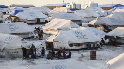 Le camp de déplacés d'Aïn Issa, dans le nord de la Syrie, qui accueille des Syriens mais aussi des femmes et enfants de combattants étrangers de l'Etat islamique, ici le 11 juillet 2017. (BULENT KILIC / AFP)