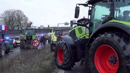 Colère des agriculteurs : des convois en région parisienne et aux abords de Lyon