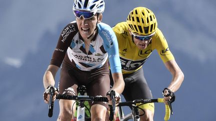 Romain Bardet (AG2R La Mondiale) devance Christopher Froome à l'Izoard