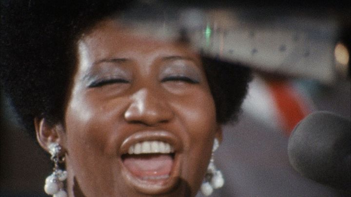 Aretha Franklin chante le gospel à Los Angeles en janvier 1972 dans le film documentaire&nbsp;Amazing Grace. (AMAZING GRACE MOVIE LLC)