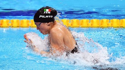 La nageuse italienne Benedetta Pilato lors des séries du 50m brasse des Championnats d'Europe de natation à Budapest, le 22 mai 2021 (ATTILA KISBENEDEK / AFP)