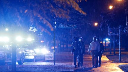 Des voitures des forces de l'ordre&nbsp;à Virginia Beach où une fusillade a fait 12 morts vendredi 31 mai.&nbsp; (CHIP SOMODEVILLA / GETTY IMAGES NORTH AMERICA)