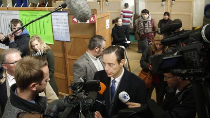 Le chef des s&eacute;paratistes flamands du N-VA, Bart de Wever, &eacute;lu bourgmestre d'Anvers, le 14 octobre 2012.&nbsp; (KRISTOF VAN ACCOM / BELGA)