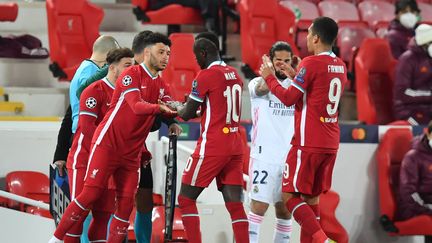 Les joueurs de Liverpool et du Real Madrid lors du quart de finale de Ligue des champions, le 14 avril 2021. (PAUL ELLIS / AFP)