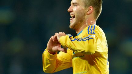 L'attaquant ukrainien Andre&iuml; Yarmolenko c&eacute;l&egrave;bre un but contre la Pologne, le 11 octobre 2013, &agrave; Kharkiv (Ukraine). (SERGEI SUPINSKY / AFP)