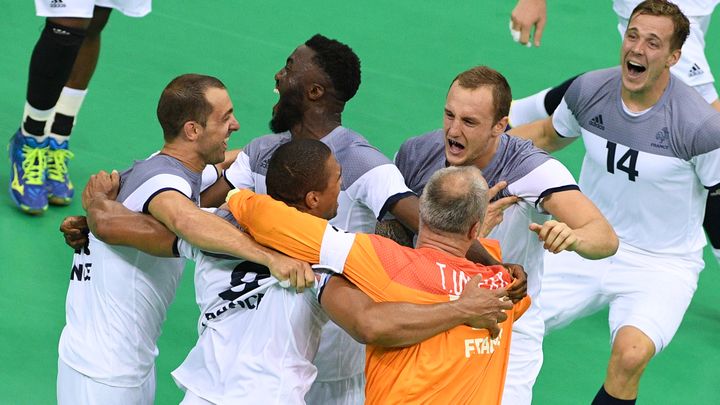 &nbsp; (Les handballeurs français en finale pour la 3e fois d'affilée © ROBERTO SCHMIDT / AFP)