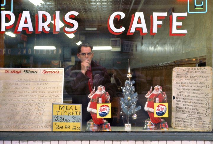 Fred Herzog, "Paris Café", 1959
 (Fred Herzog, Equinox Gallery, Vancouver)