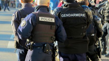 Des policiers à Valence (Drôme), le 10 décembre 2019.&nbsp; (NICOLAS GUYONNET / HANS LUCAS / AFP)