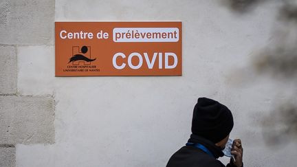 Un centre de prélèvement Covid-19, le 11 janvier 2023, à Nantes (Loire-Atlantique). (LOIC VENANCE / AFP)