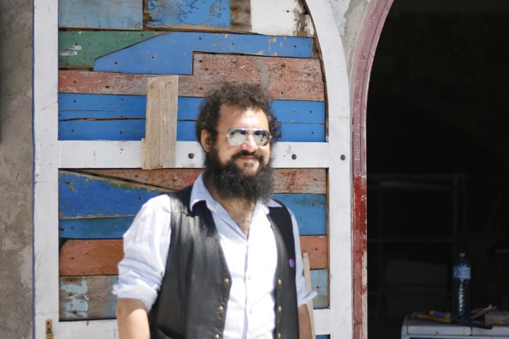 Giacomo Sferlazzo, du collectif Askavusa, le 22 avril 2015, &agrave; Lampedusa. (GAEL COGNE / FRANCETV INFO)