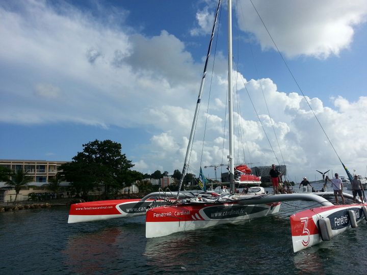 &nbsp; (Sur son trimaran de 15 mètres, il a parcouru 4071 miles à une vitesse moyenne de 15,12 nœuds © Radio France / Fabrice Rigobert)