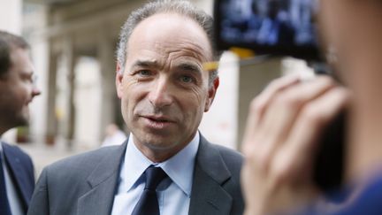 Le pr&eacute;sident de l'UMP Jean-Fran&ccedil;ois Cop&eacute; a &eacute;voqu&eacute; "une vague bleue" au soir du second tour des &eacute;lections municipales, dimanche 30 mars. (PATRICK KOVARIK / AFP)