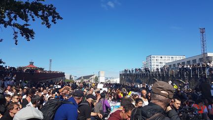 Un an après la disparition de Steve Maia Caniço, ses proches organisent une marche blanche à Nantes (Loire-Atlantique). (FABIEN MAGNENOU / FRANCEINFO)