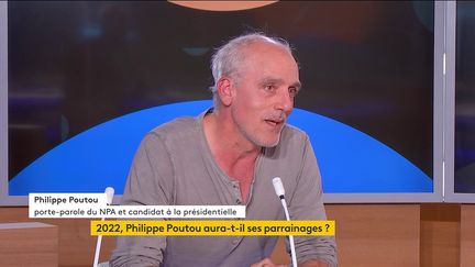 Le candidat du Nouveau Parti anticapitaliste (NPA), Philippe Poutou, mercredi 13 octobre sur la chaîne franceinfo&nbsp; (FRANCEINFO)