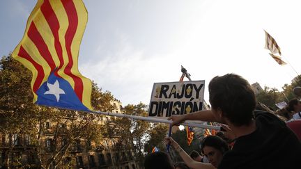 Des militants indépendentistes manifestent à Barcelone, le 3 octobre 2017. (PAU BARRENA / AFP)