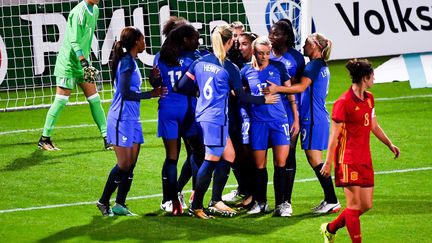 La joie des joueurs françaises (PHILIPPE HUGUEN / AFP)