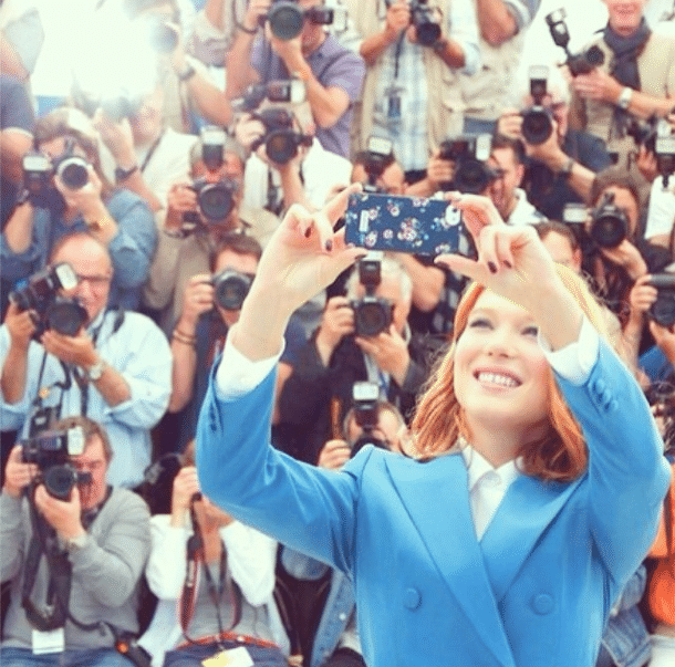 Le selfie de Léa Seydoux, avec l'ensemble des photographes du photocall.
 (Instagram)