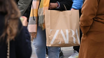 Le premier magasin Zara a vu le jour en 1975 et la holding Inditex en 1985. Illustration. (JOHN KEEBLE / GETTY IMAGES EUROPE)