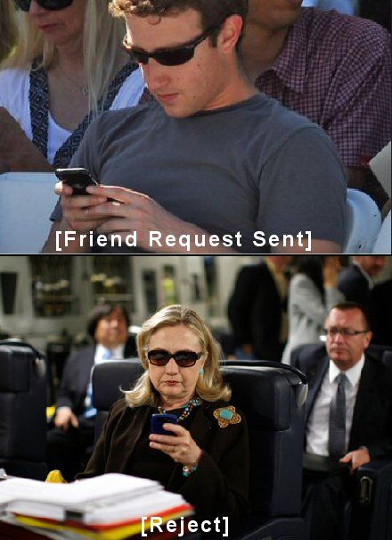 Sur ce détournement, Hillary Clinton, alors secrétaire d'Etat, claque un vent à Mark Zuckerberg, le créateur de Facebook, en refusant de devenir son ami sur le réseau social.&nbsp; (TEXTS FROM HILLARY / TUMBLR)