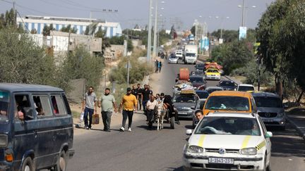 Des Palestiniens fuient le nord de la bande de Gaza, le 13 octobre 2023, après l'ordre israélien d'évacuation. (MAJDI FATHI / NURPHOTO)